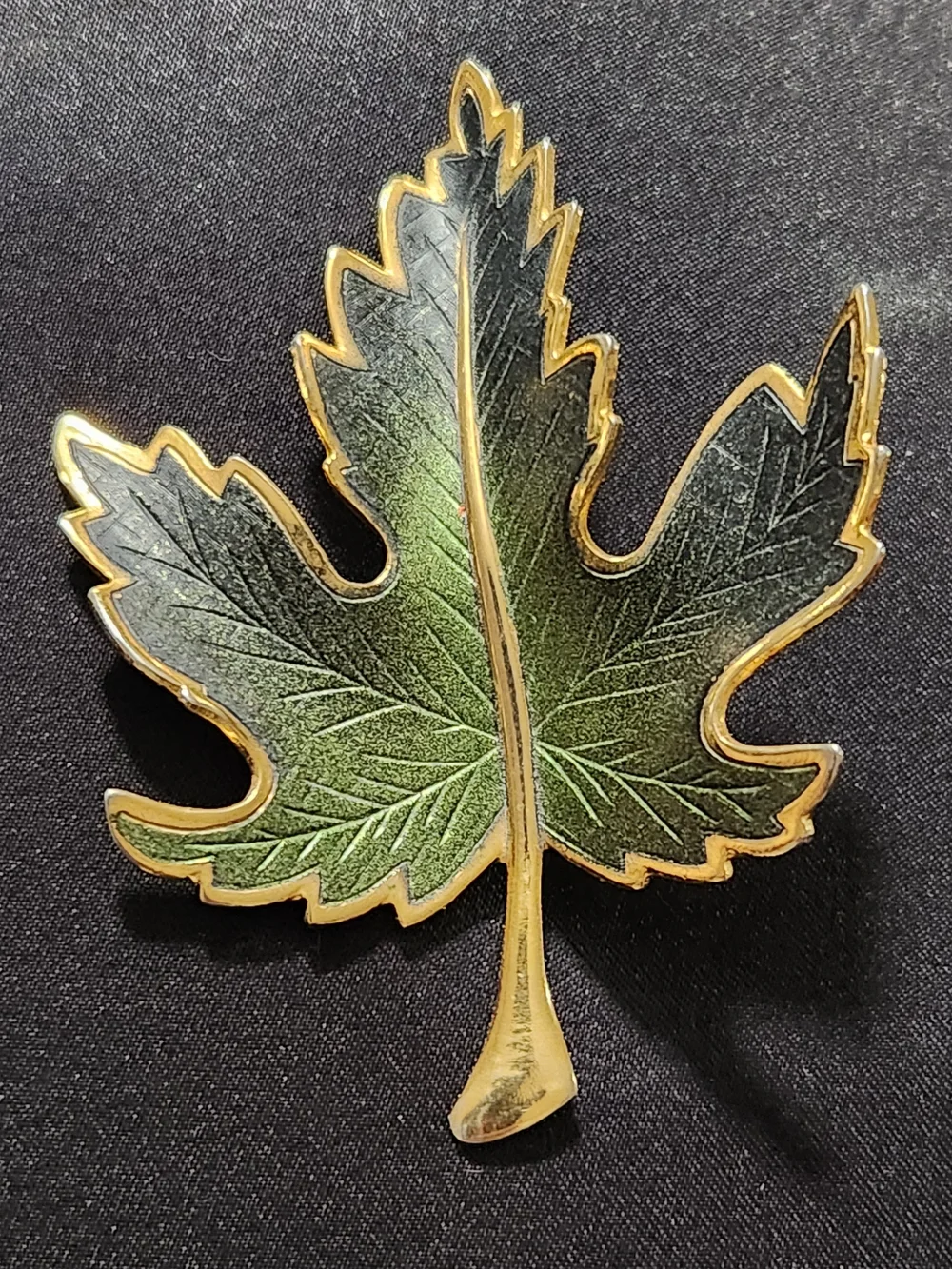 Gold-Trim Green Leaf Decorative Pin - Home Accents